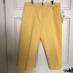 Josephine Chaus yellow Capri pants size 14 NWT